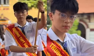 "Hotboy cầm cờ" gây sốt cõi mạng, được khen chuẩn nam chính phim vườn trường