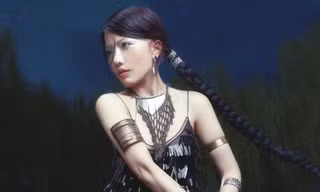 Album "Giữa Một Vạn Người": Phùng Khánh Linh biến nỗi buồn thành thanh âm đẹp đẽ