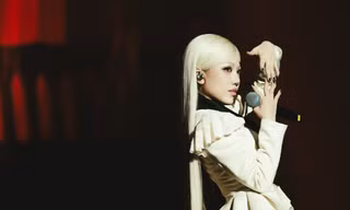 Phùng Khánh Linh rực rỡ giữa 4.000 khán giả, xứng đáng làm tour xuyên Việt