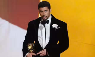 Grammys 2026: Bad Bunny, Billie Eilish lập kỷ lục, Lola Young gây bất ngờ