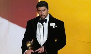 Grammys 2026: Bad Bunny, Billie Eilish lập kỷ lục, Lola Young gây bất ngờ