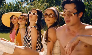 Laufey tung MV "Madwoman" hội tụ dàn sao, Hudson Williams "gây bão visual"