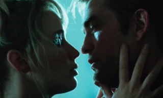 Phim tình cảm "ngược tâm" của Robert Pattinson và nữ chính The Hunger Games