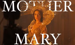 Tạm biệt vai cô thư ký nhút nhát, Anne Hathaway hóa thân thành diva đầy bí ẩn