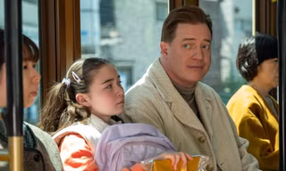 Nam chính "Xác ướp Ai Cập" Brendan Fraser gây xúc động khi hóa “người thân thuê”