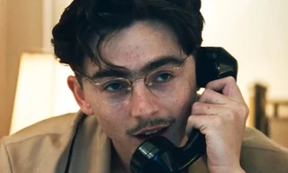 Timothée Chalamet "sai đẹp chiêu" dù hóa thành "ông chú U30" trong phim mới