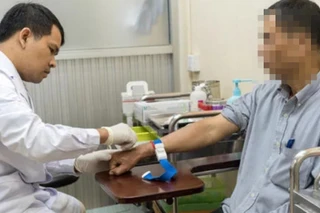 Nằm ngủ ở giường của người mẹ đã mất, người đàn ông Trung Quốc suýt thiệt mạng