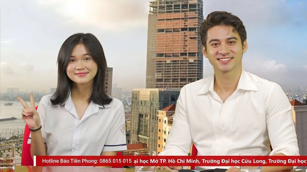 Nguyễn Dương Gia Linh (trái). livestream-3-3594.jpg