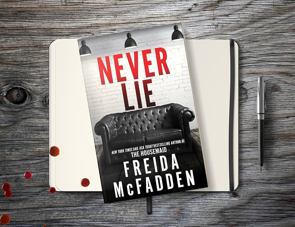 Phiên bản bìa sách ở nước ngoài. freida-mcfadden-1.jpg