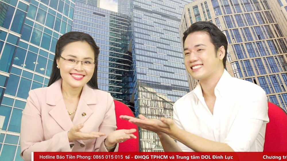 ThS Nguyễn Thị Bích Ngọc (trái). livestream-6.jpg