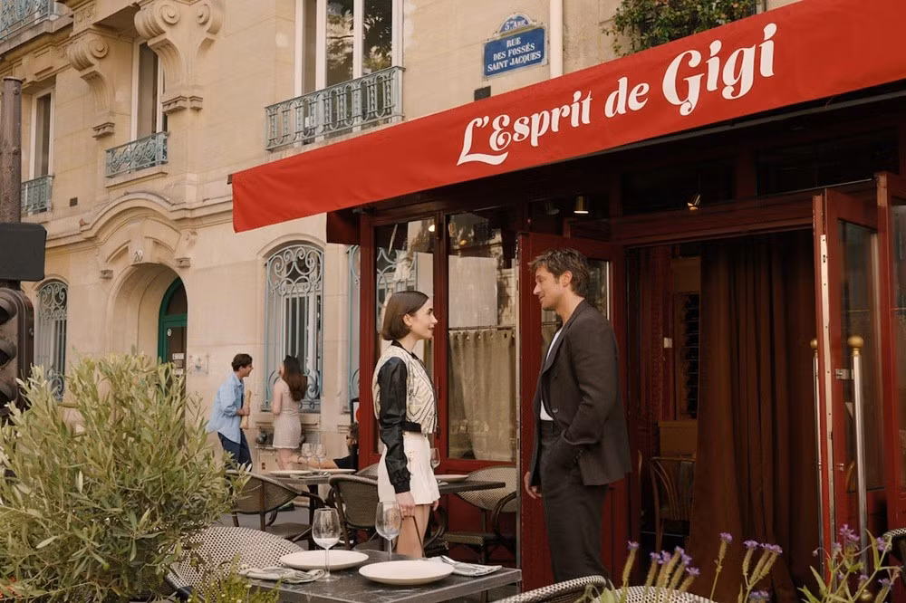 emily-in-paris-23.jpg
