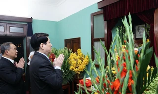 Chủ tịch nước dâng hương tưởng niệm Chủ tịch Hồ Chí Minh