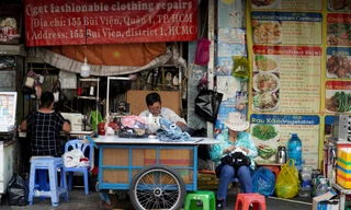 Rời chung cư xuống cấp ở Bùi Viện, dân mở tiệm bên cạnh chờ nhà mới