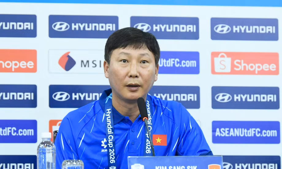HLV Kim Sang-sik: 'Tuyển Việt Nam không được chủ quan trước Malaysia'
