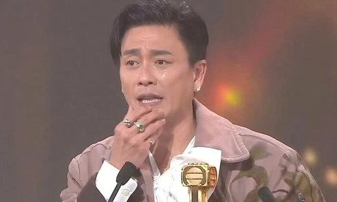 Huỳnh Tông Trạch khóc nức nở 