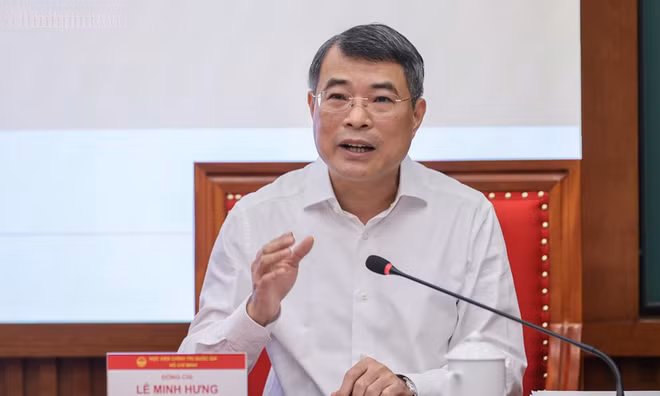 Thủ tướng và Chủ tịch Quốc hội trao đổi với các ủy viên Trung ương Đảng