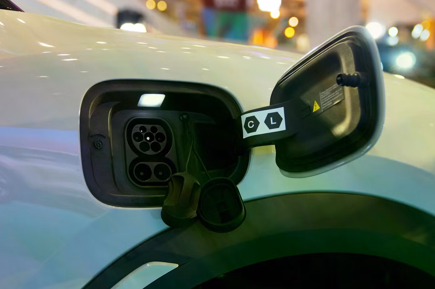 Chọn xe xăng hay điện, hybrid hay PHEV, EREV trở thành nỗi lo của người mua xe thời điểm này. Ảnh: Đan Thanh.