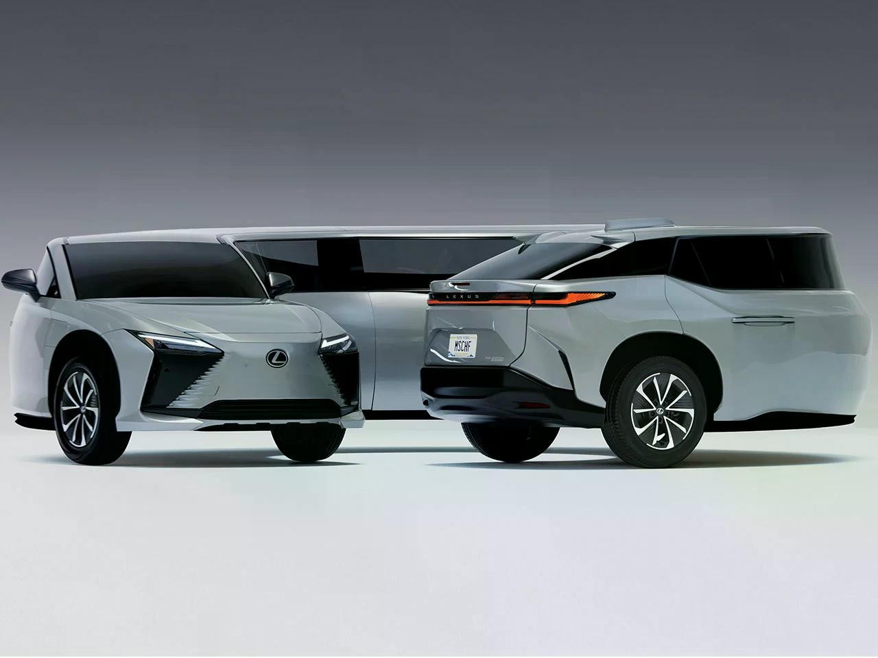 Bộ đôi SUV Lexus bị uốn cong, vặn xoắn thành hình thù kỳ lạ Bộ đôi SUV Lexus bị uốn cong, vặn xoắn thành hình thù kỳ lạ