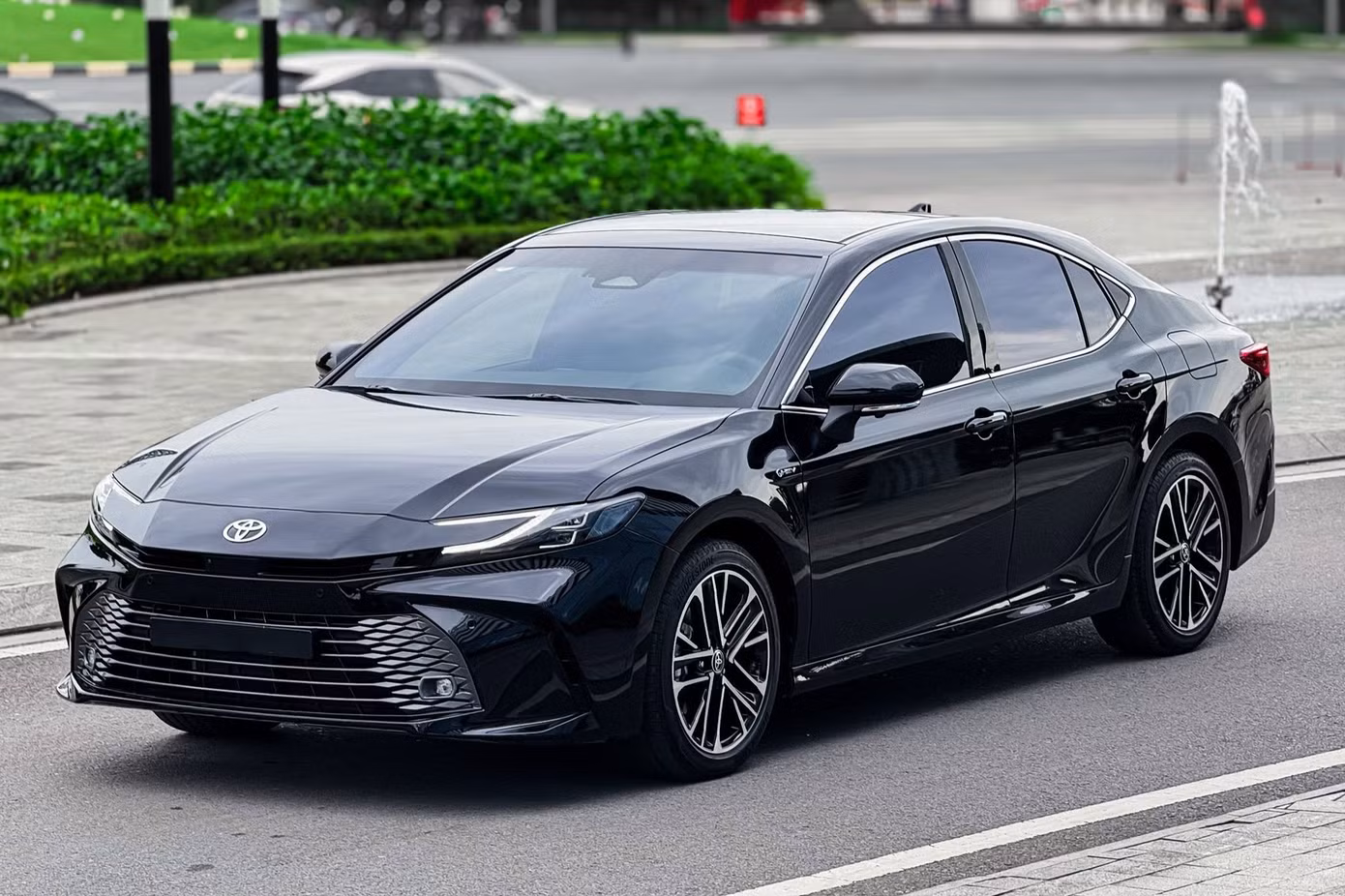 toyota-camry-hybrid.jpg