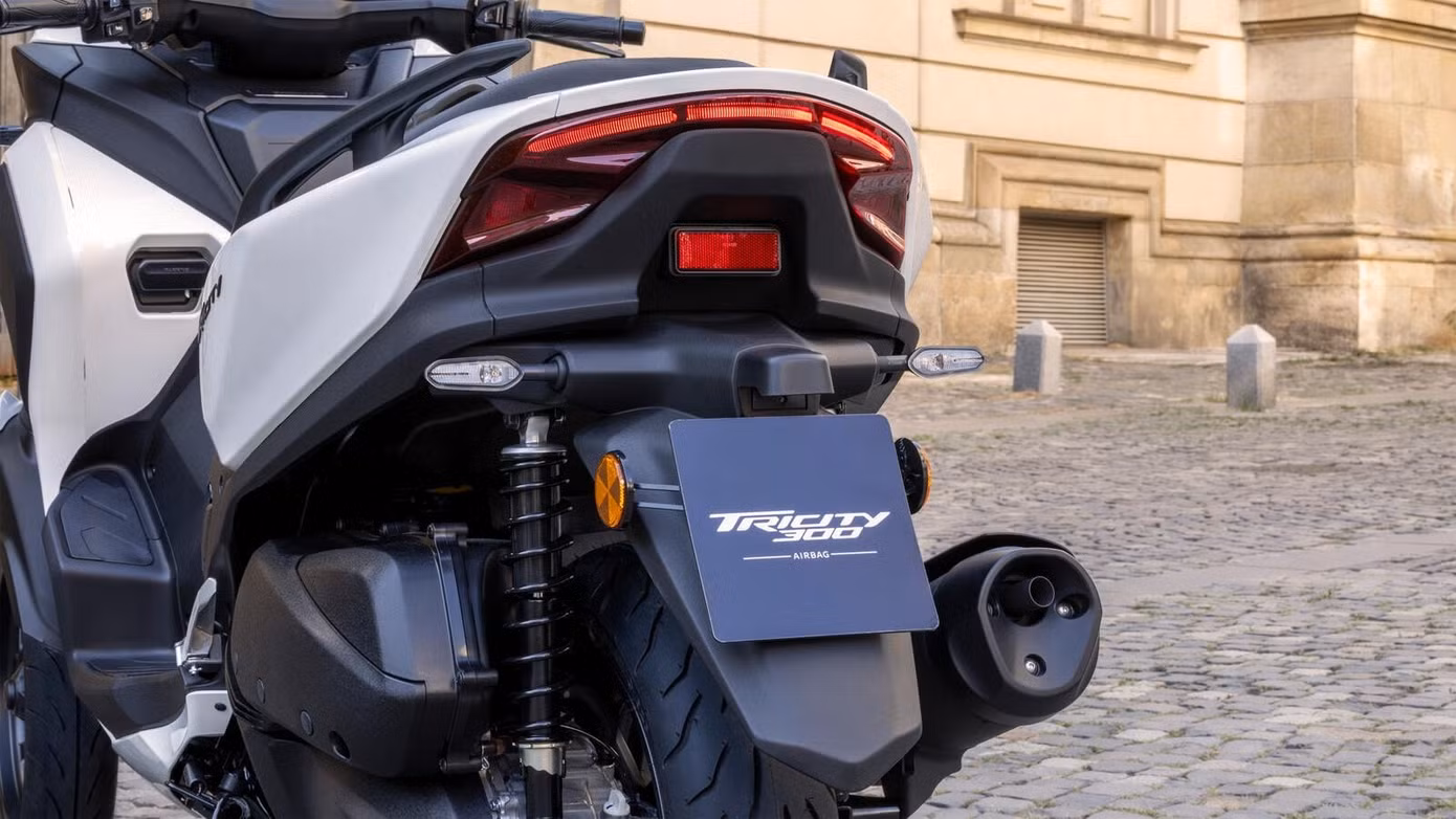 first-ever-yamaha-with-a-riders-airbag-is-not-what-you-expect-33.jpg