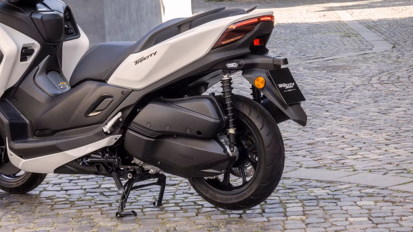 first-ever-yamaha-with-a-riders-airbag-is-not-what-you-expect-39.jpg