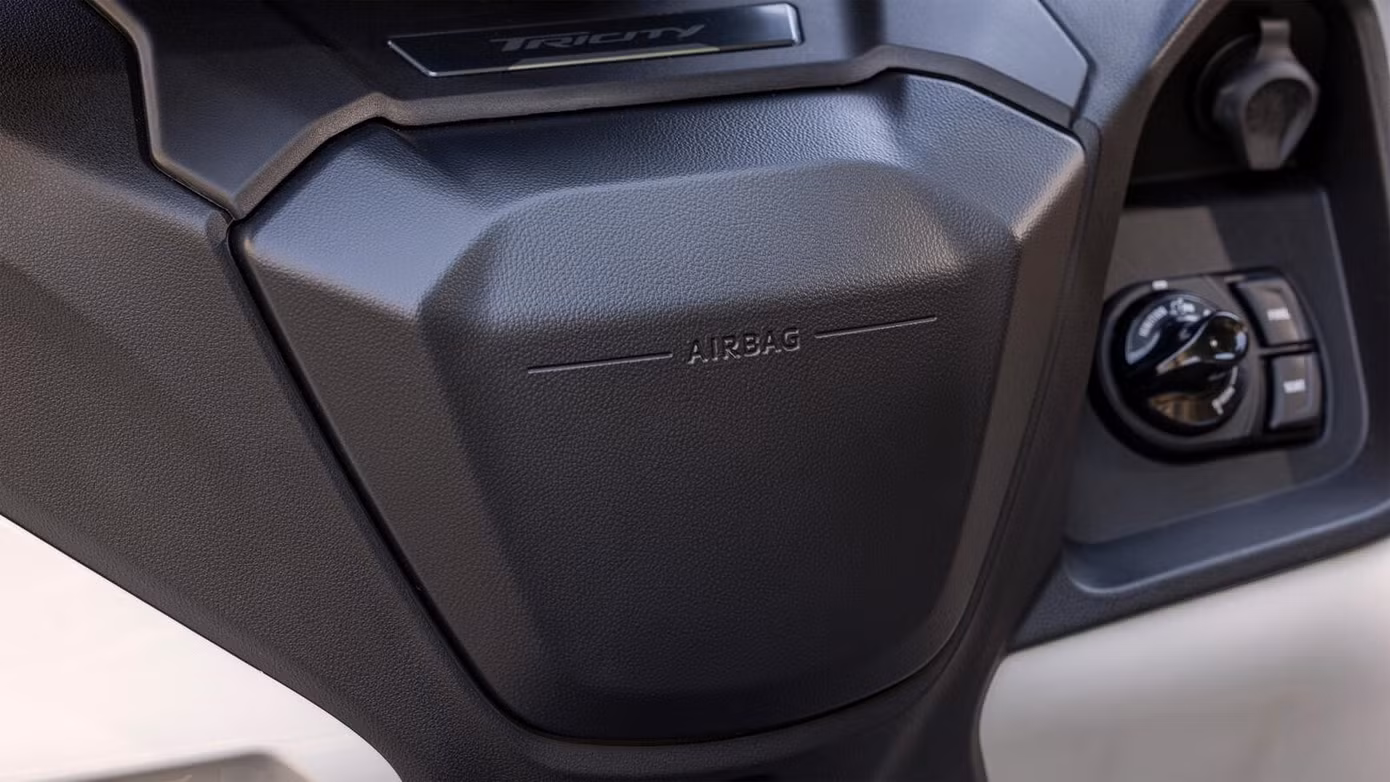 first-ever-yamaha-with-a-riders-airbag-is-not-what-you-expect-31.jpg