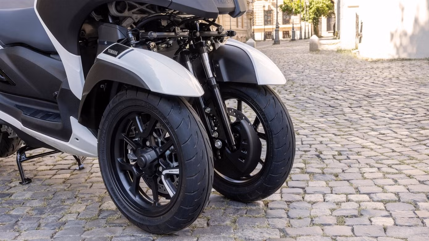 first-ever-yamaha-with-a-riders-airbag-is-not-what-you-expect-41.jpg