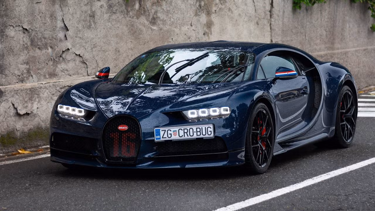 bugatti-ceo-s-chiron-stolen-with-keys-inside-runs-it-down-in-porsche-911-gets-it-back-hours-later-277758-1.jpg