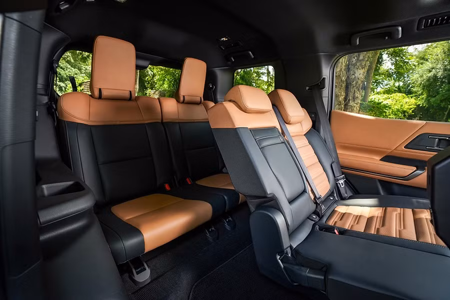 mitsubishi-pajero-super-exceed-interior.jpg