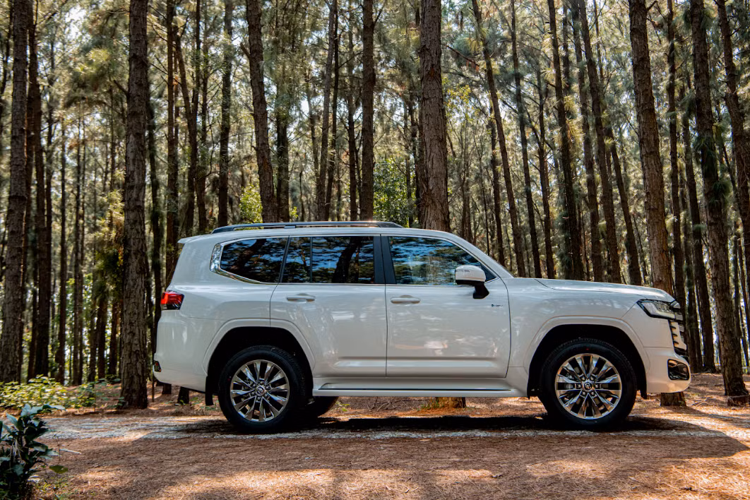 toyota-land-cruiser-300-hev-4.png