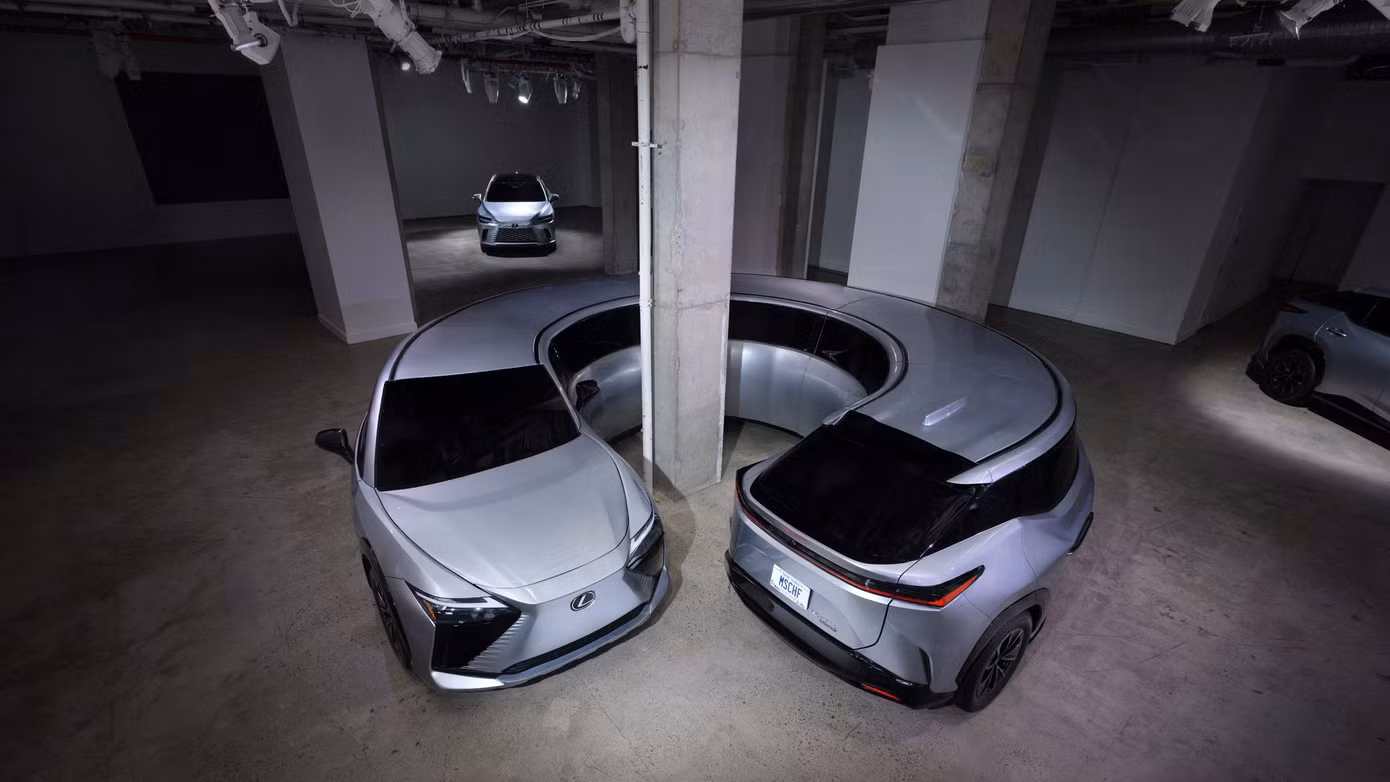 motomorphosis-lexus-chelsea-industrial-circle-car-twist-car-dezeen-2364-hero.jpg