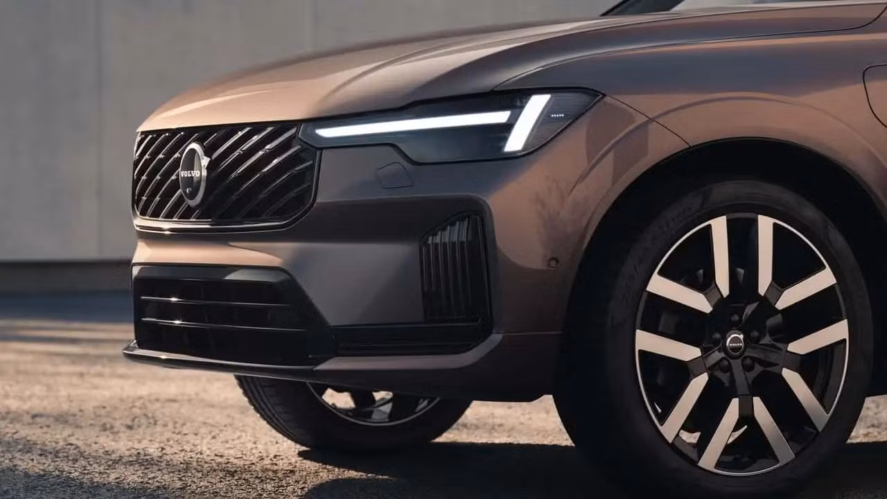 the-new-volvo-xc60-detailheadlight.jpg