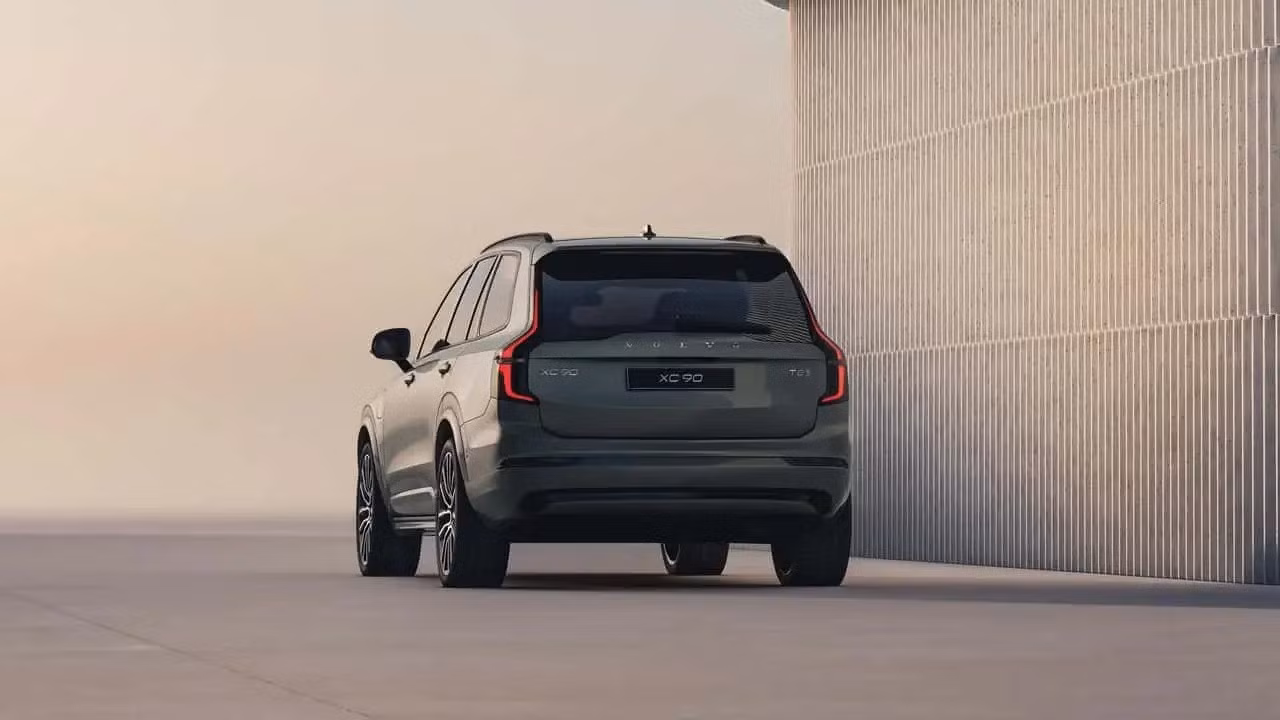 the-volvo-xc90-rear.jpg