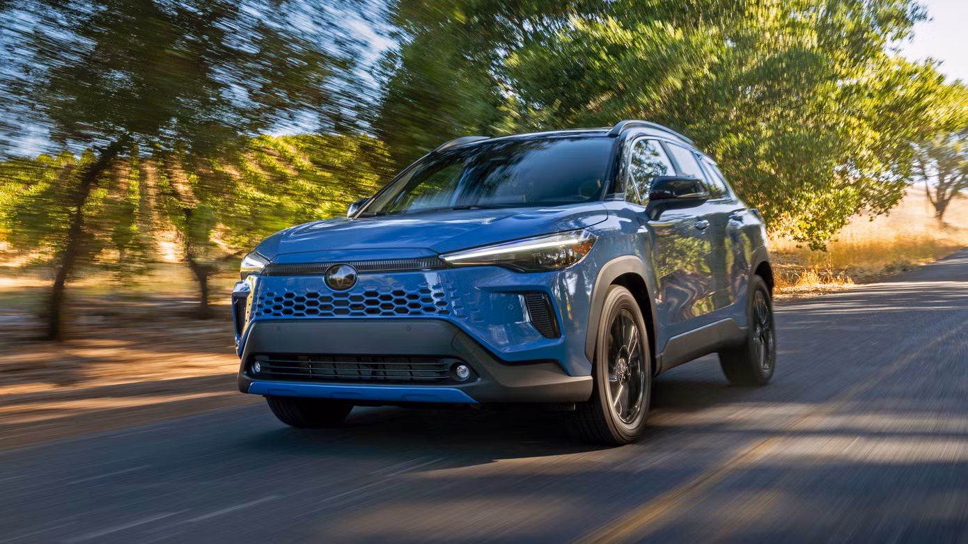 2026-toyota-corollacross-hybrid-xse-awd-cavalryblue-208.jpg
