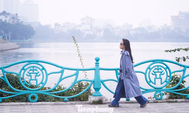 Bầu trời Hà Nội mù sương, không khí se lạnh trong ngày cuối năm 2025