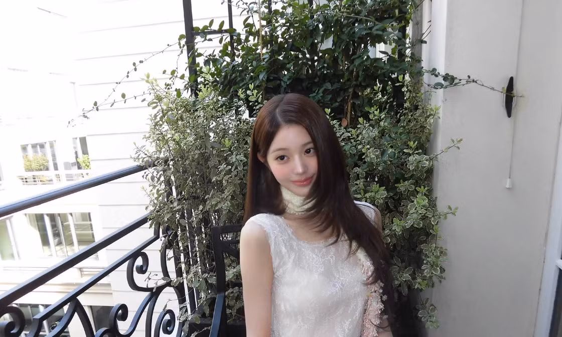 "Cựu công chúa Miu Miu" Wonyoung lần đầu tới Dior, bật mood "ngoại giao thời trang"