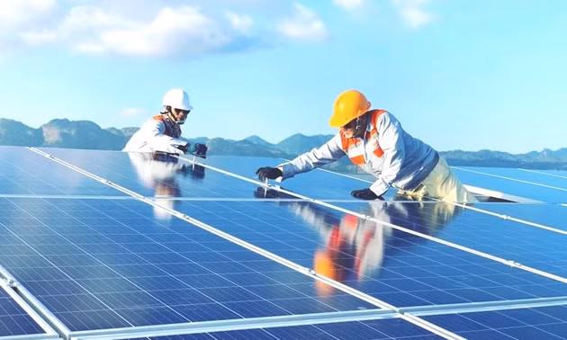 Nghịch lý ưu đãi điện mặt trời: 'Người cần khó với, người có không cần'