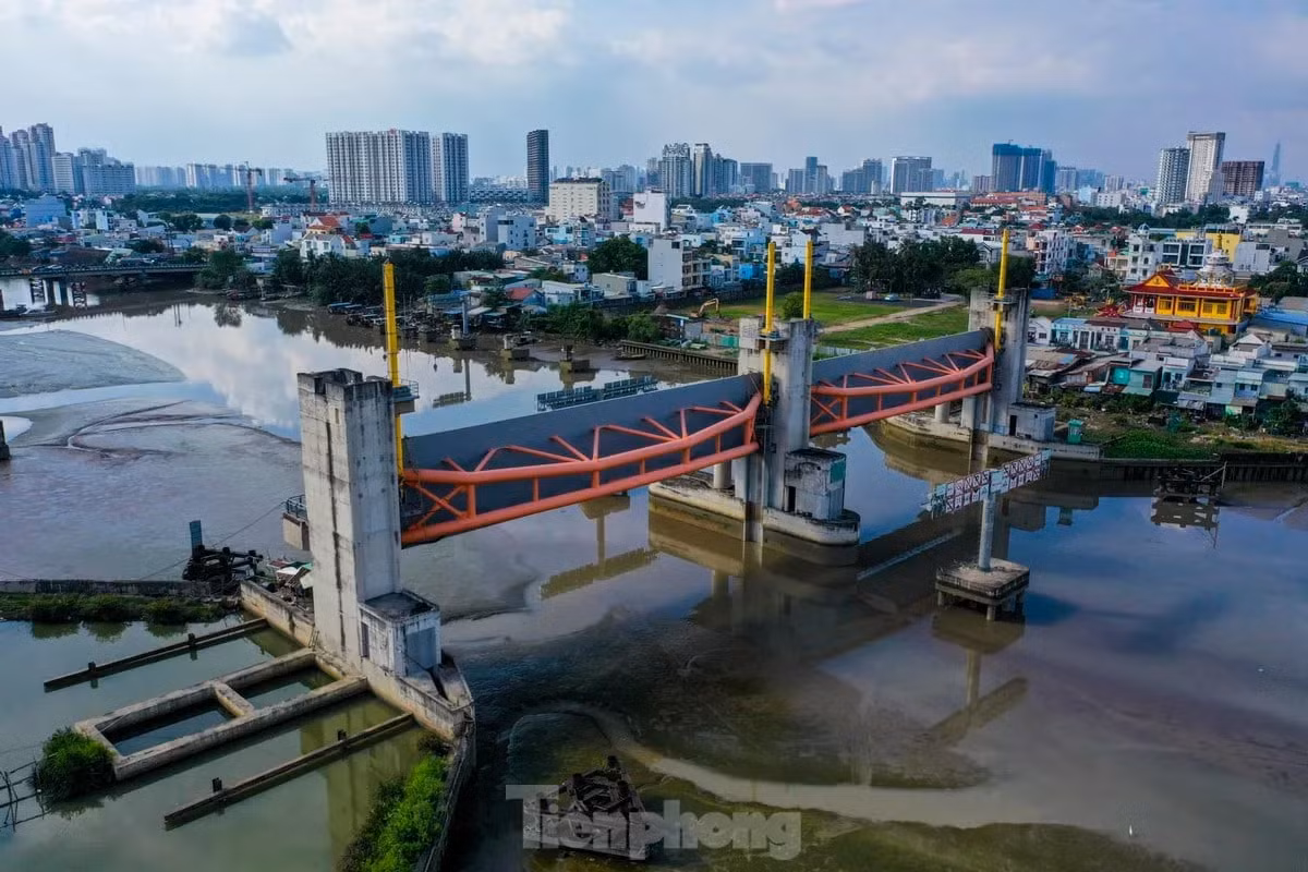 Cống ngăn triều Phú Xuân thuộc dự án chống ngập 10.000 tỷ ở TPHCM. Ảnh: Duy Anh