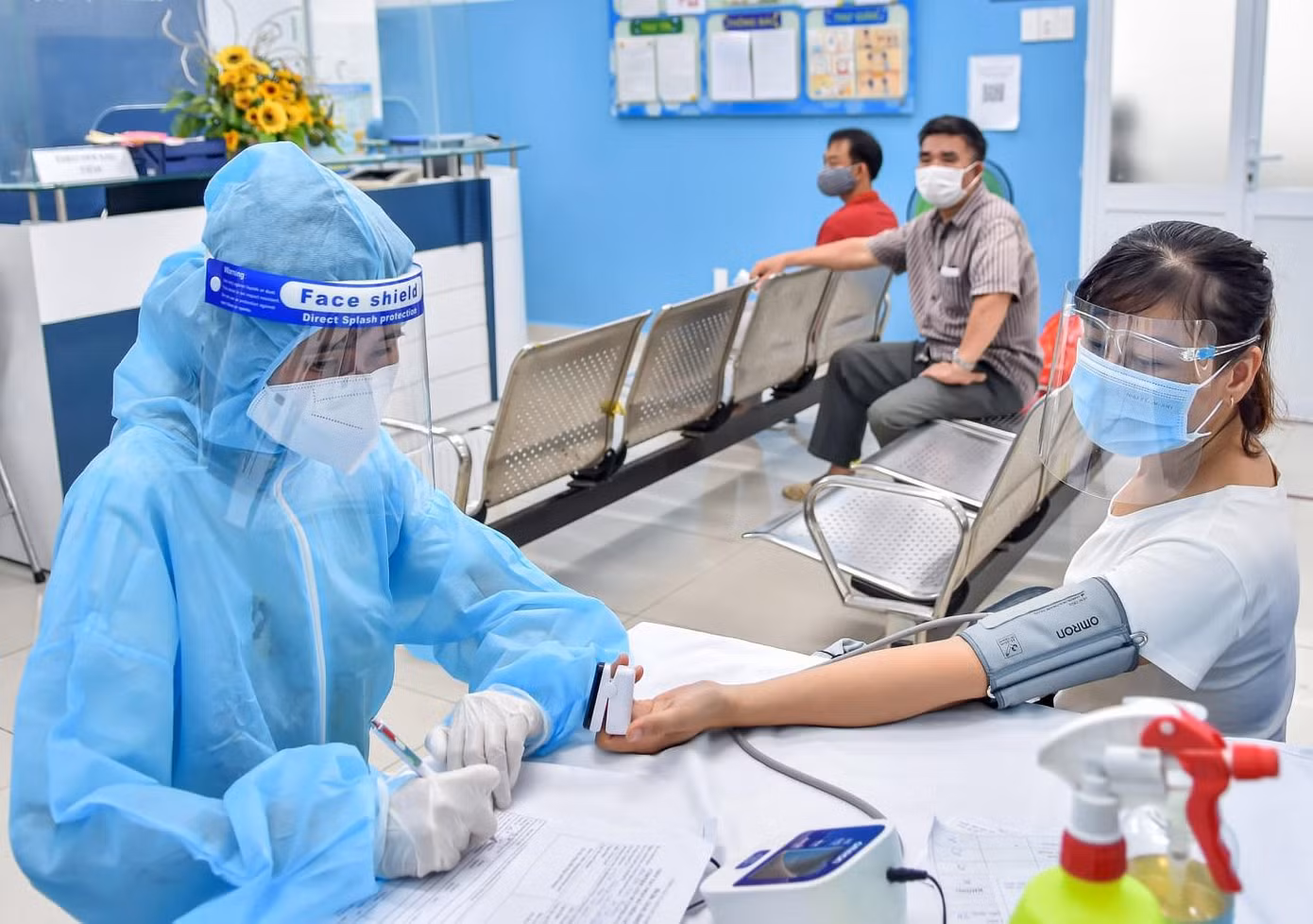 Công tác khám sàng lọc đối tượng tham gia tiêm chủng COVID-19 trên địa bàn TPHCM.