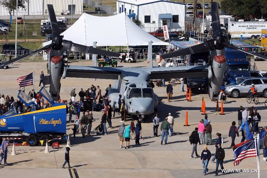 Trực thăng MV-22 Osprey thu hút sự chú ý của mọi người