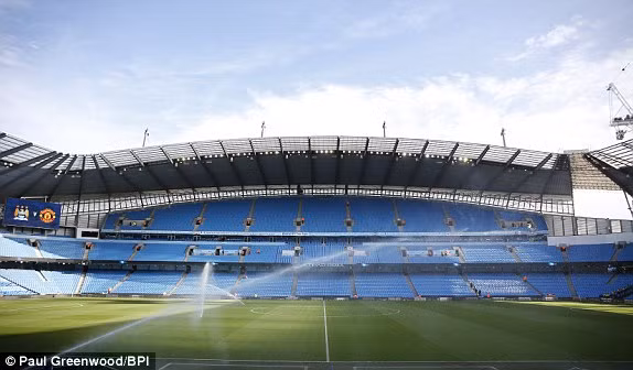 Man City-M.U (1-0): Quỷ đỏ ôm hận vì tội đồ Smalling ảnh 2