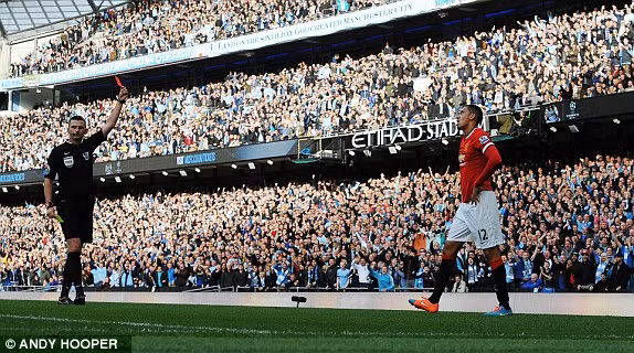 Man City-M.U (1-0): Quỷ đỏ ôm hận vì tội đồ Smalling ảnh 14