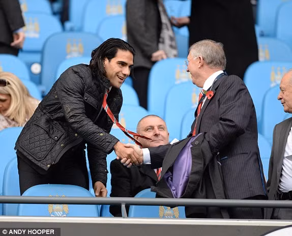 Man City-M.U (1-0): Quỷ đỏ ôm hận vì tội đồ Smalling ảnh 11