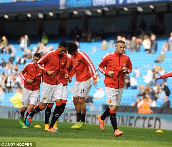 Man City-M.U (1-0): Quỷ đỏ ôm hận vì tội đồ Smalling ảnh 9