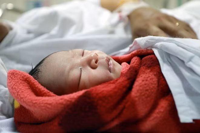 Chị Duyên nhập viện Phụ sản Trung ương lúc 20h30 ngày 31/10 và đến 2h45 sáng 1/11 thì hạ sinh 