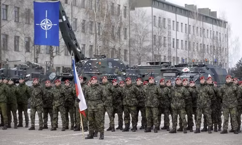 NATO lo lắng sườn phía Đông có thể thất thủ trước Nga ảnh 6
