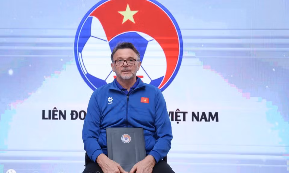 HLV Troussier công bố danh sách tuyển Việt Nam trên sóng trực tiếp