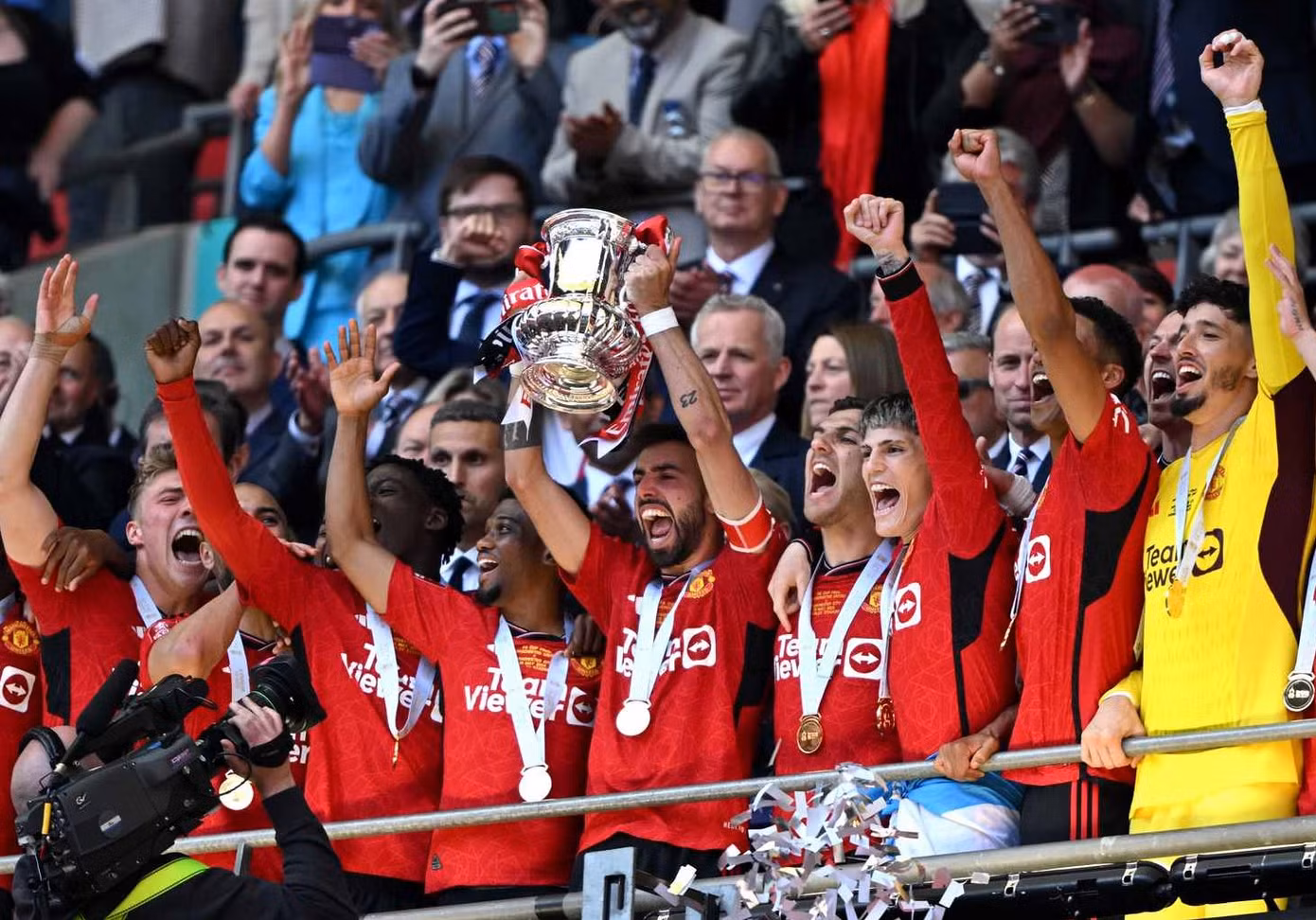 MU kết thúc mùa giải bằng chức vô địch FA Cup MU kết thúc mùa giải bằng chức vô địch FA Cup
