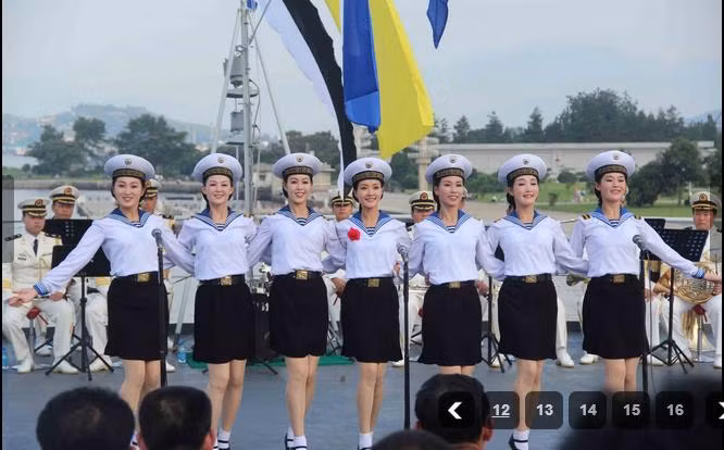 Nhóm 7 nữ văn công xinh đẹp của Hải quân Triều Tiên được báo chí Hàn Quốc ví như một phiên bản của Wonder Girls