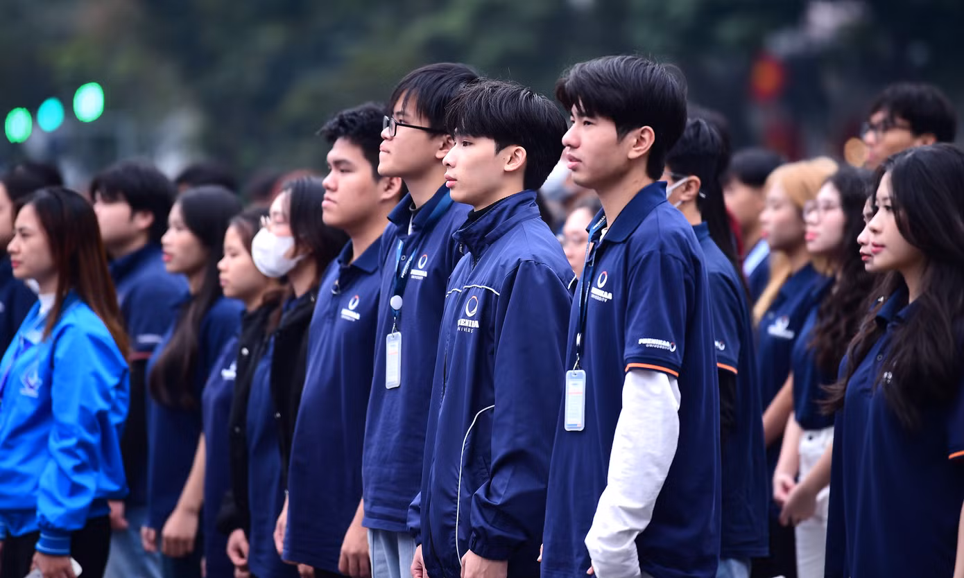 Tham gia lễ chào cờ "Tôi yêu Tổ quốc tôi" tại Hà Nội có lãnh đạo T.Ư Đoàn, T.Ư Hội LHTN Việt Nam và Bộ Y tế, cùng đông đảo đoàn viên, hội viên, thanh niên Thủ đô.